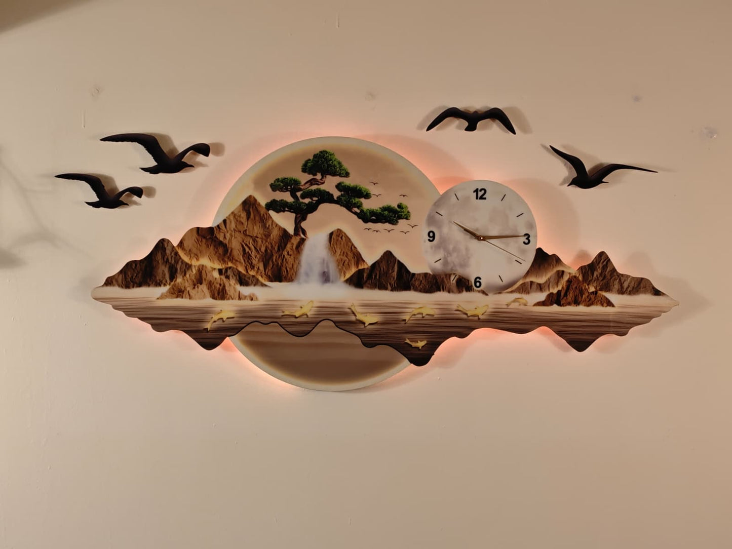 Altın Tonlu Saat Detaylı Işıklı Dağ ve Şelale Temalı Duvar Tablosu (130 cm x 60 cm) – Bluetooth Hoparlör-WA-10008-2D