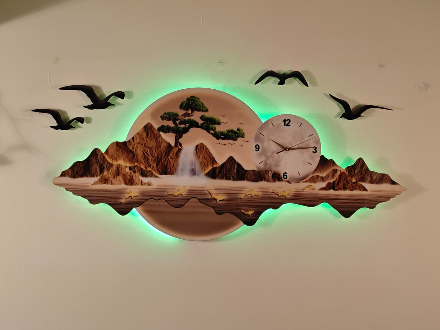 Altın Tonlu Saat Detaylı Işıklı Dağ ve Şelale Temalı Duvar Tablosu (130 cm x 60 cm) – Bluetooth Hoparlör-WA-10008-2D