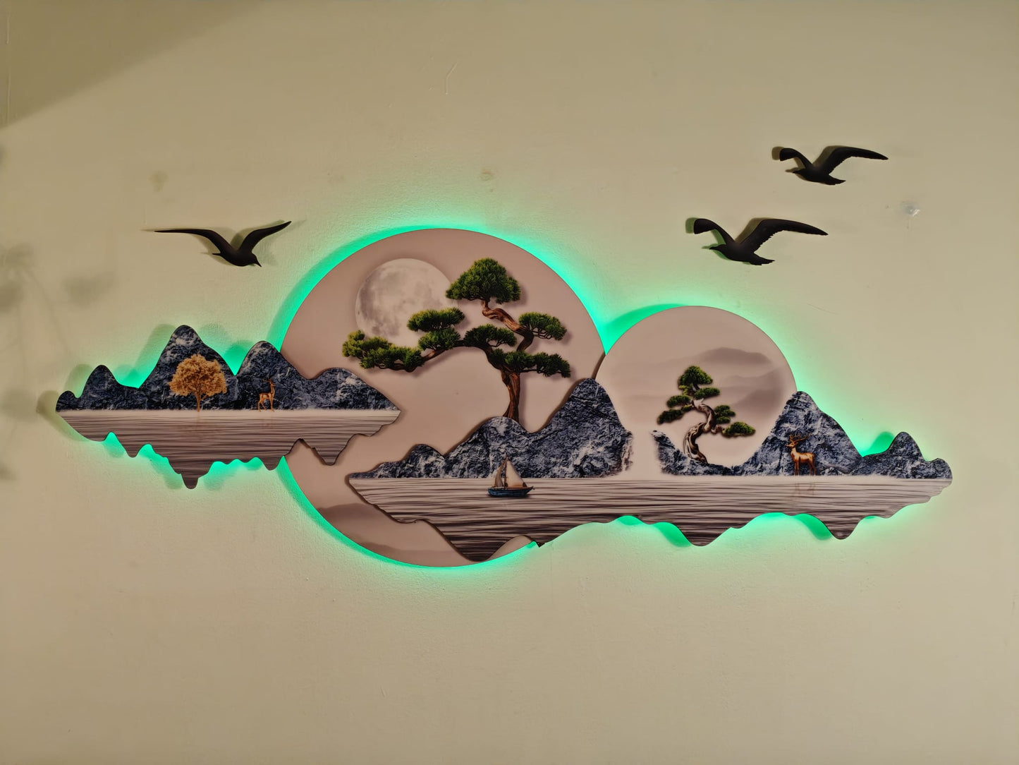 Ay Tonlarında Dağ Göl ve Yelkenli Figürlü Klasik Işıklı Duvar Tablosu (150 cm × 60 cm)