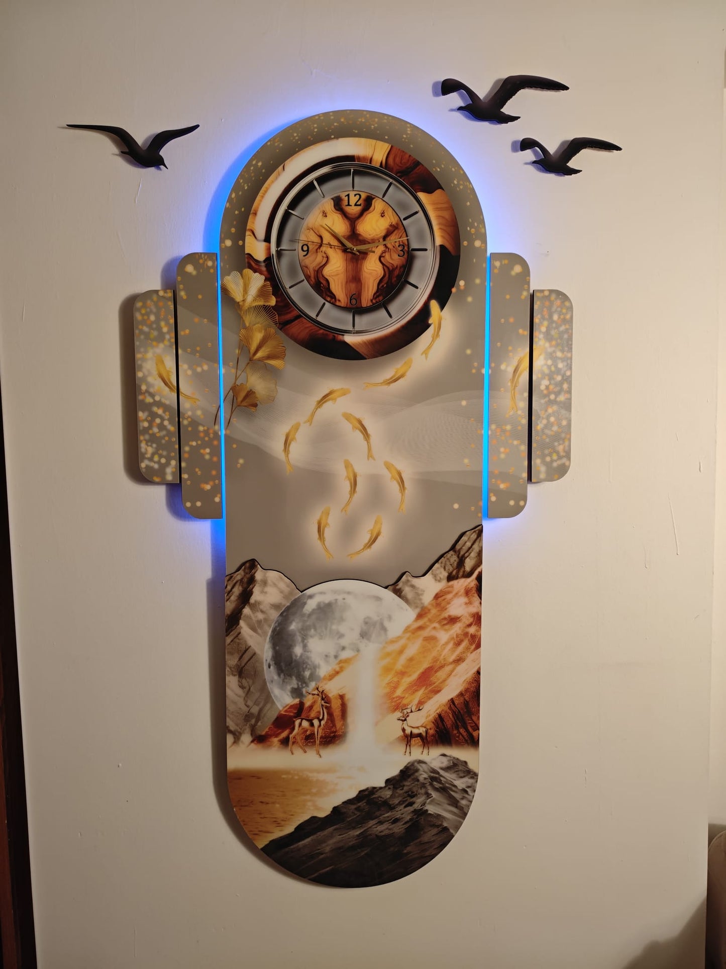 Altın Balık ve Saat Motifli Dekoratif Duvar Tablosu (105 cm x 138 cm)