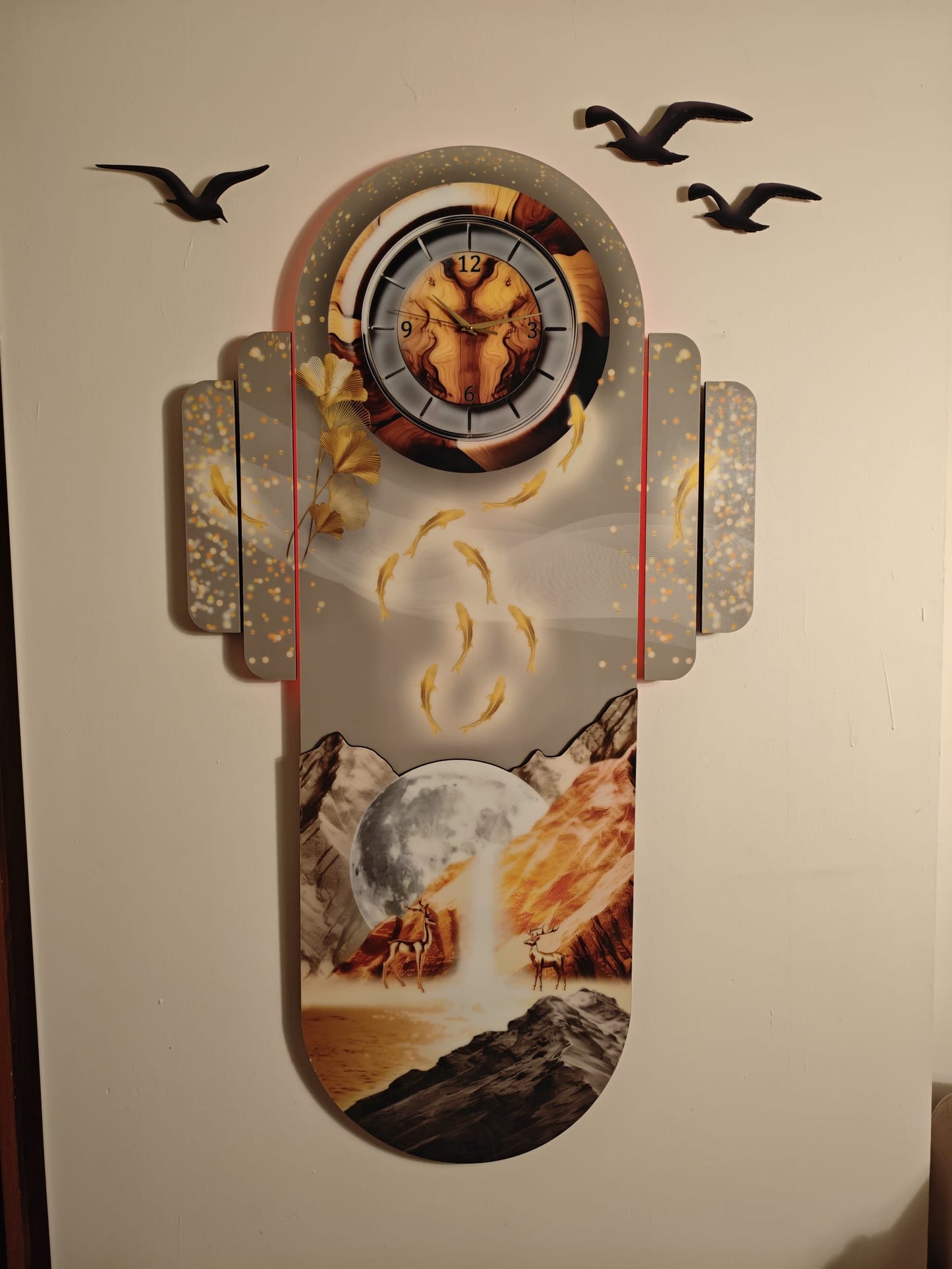 Altın Balık ve Saat Motifli Dekoratif Duvar Tablosu (105 cm x 138 cm)