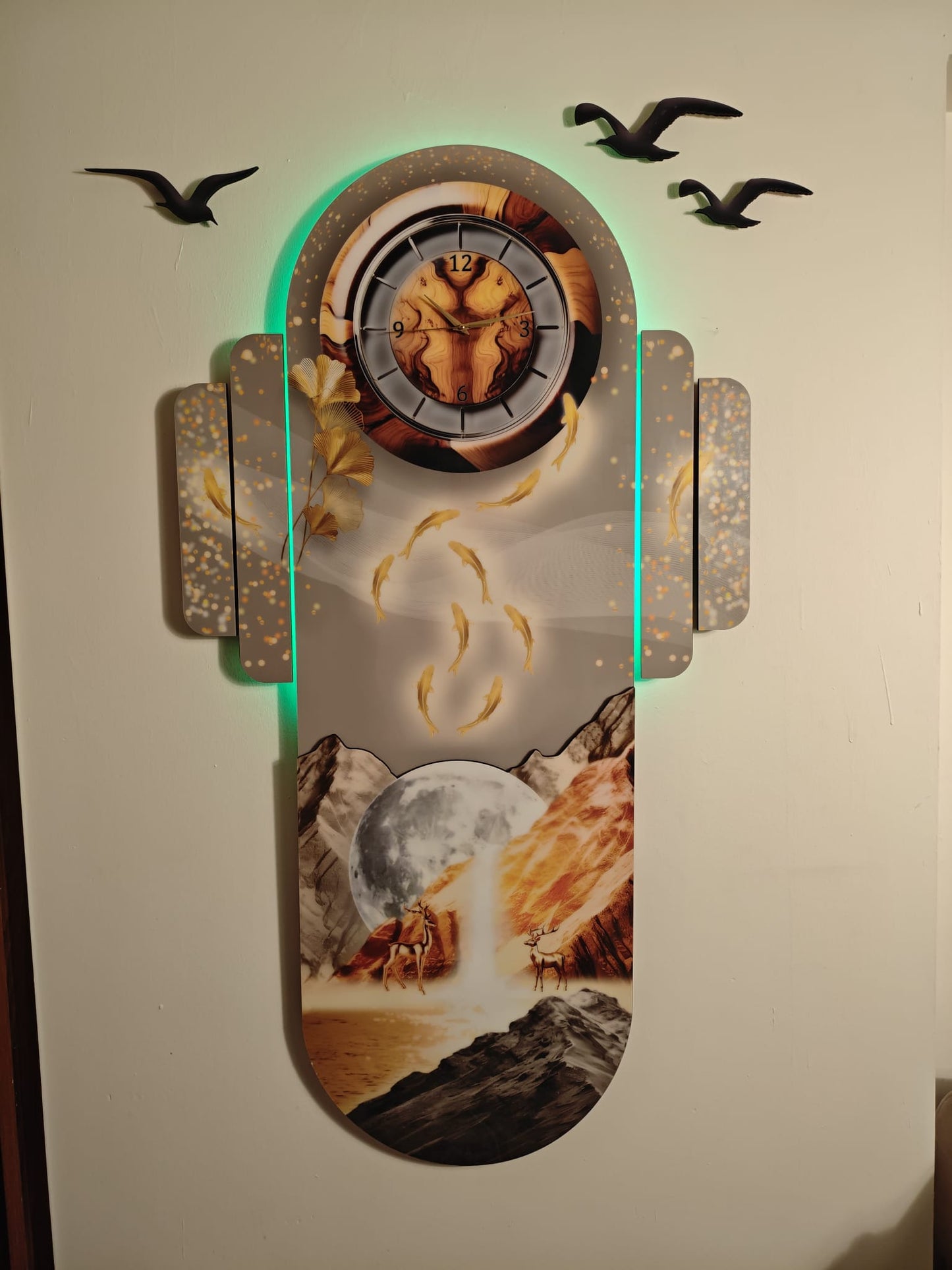 Altın Balık ve Saat Motifli Dekoratif Duvar Tablosu (105 cm x 138 cm)