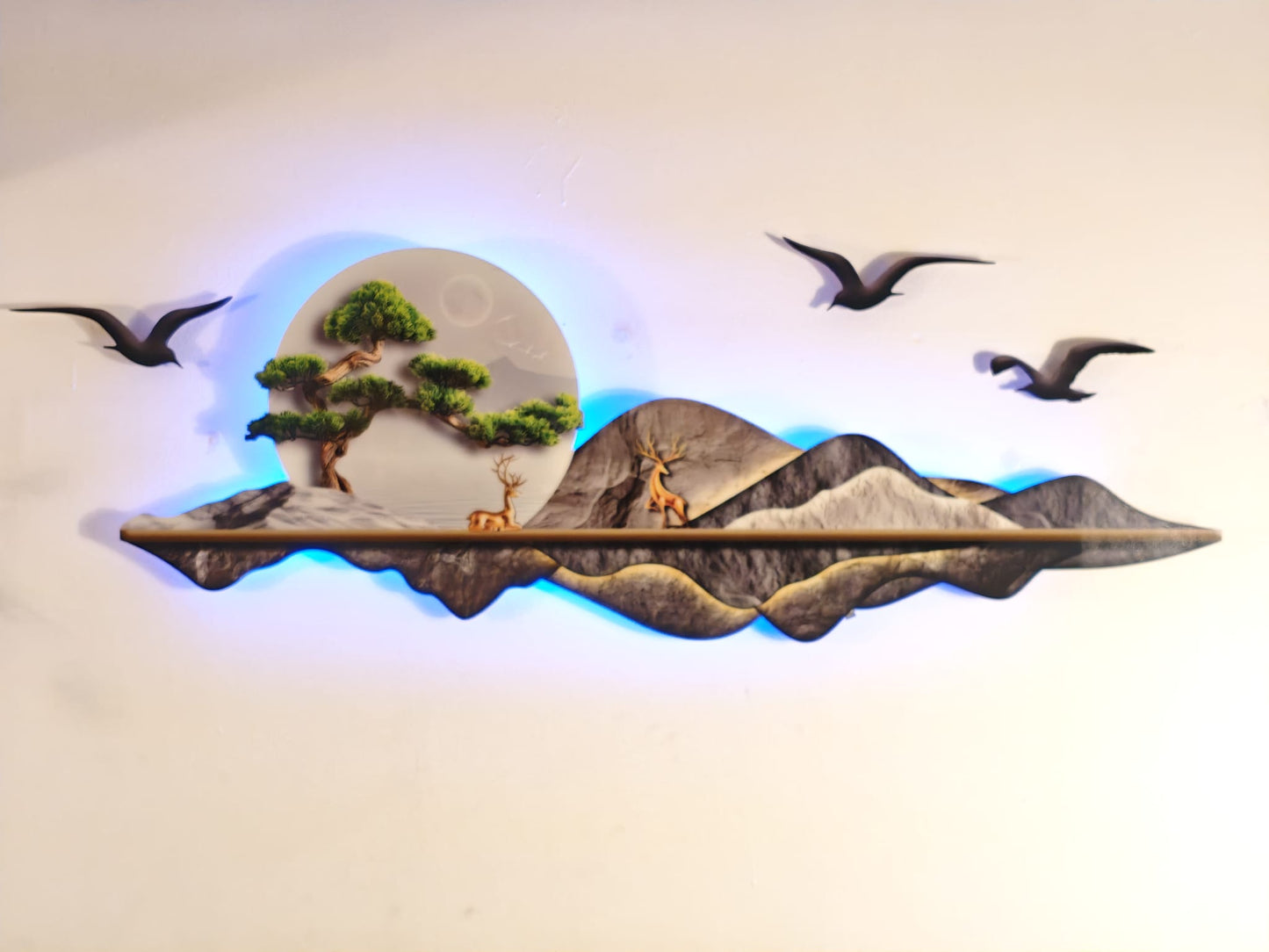 Yeşil bonsai ağacı ve Geyik Figürlü Işıklı Dağ Duvar Tablosu (120 cm × 45 cm)