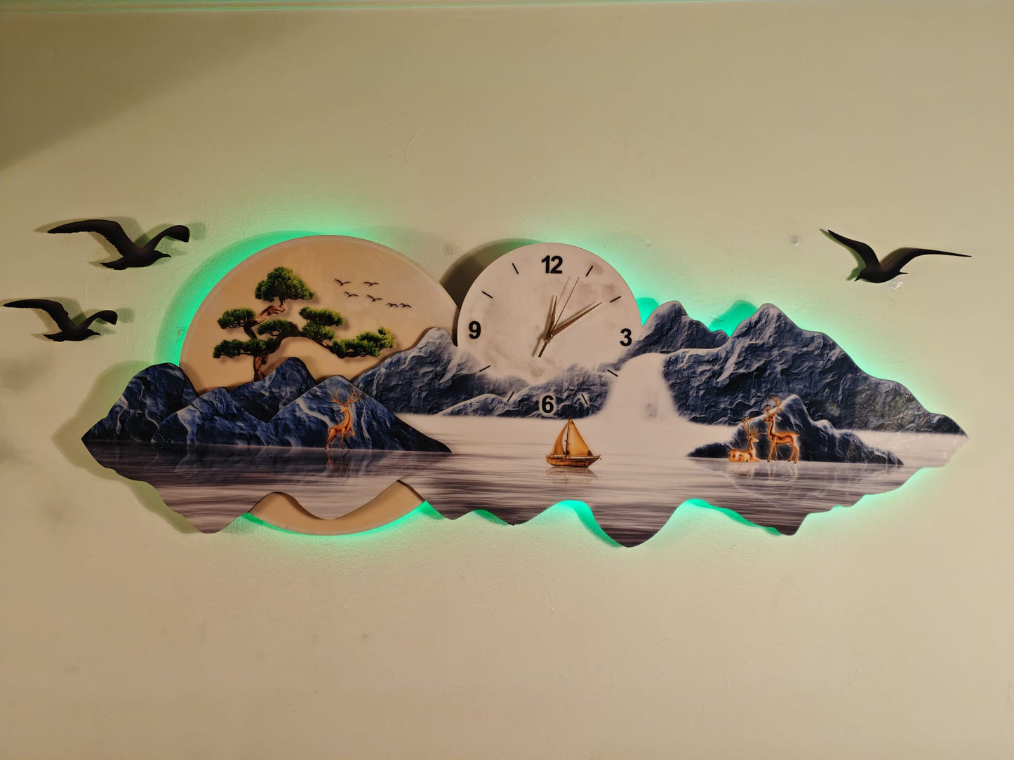 Saat Detaylı Işıklı Dağ, Göl ve Doğa Temalı Duvar Tablosu (150 cm x 52 cm)