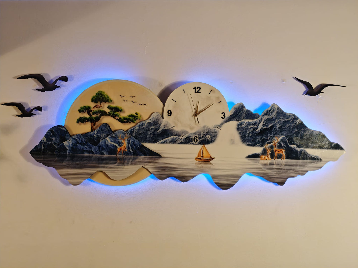 Saat Detaylı Işıklı Dağ, Göl ve Doğa Temalı Duvar Tablosu (150 cm x 52 cm)
